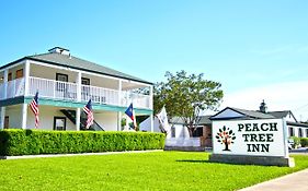 Peach Tree Inn And Suites Fredericksburg Texas